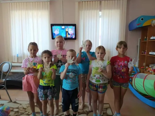 Зайчики из ладошки Зайчики из ладошки