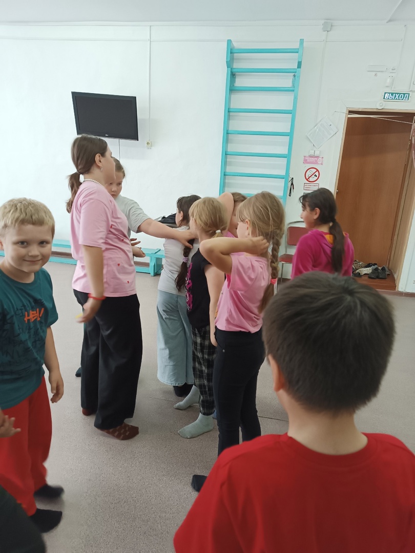 Игровая программа "Веселые забавы"