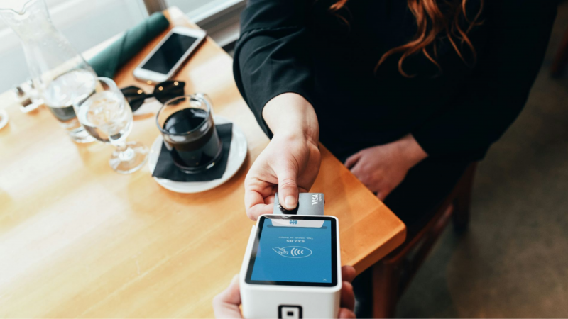 Мошенники оплатили покупку картой