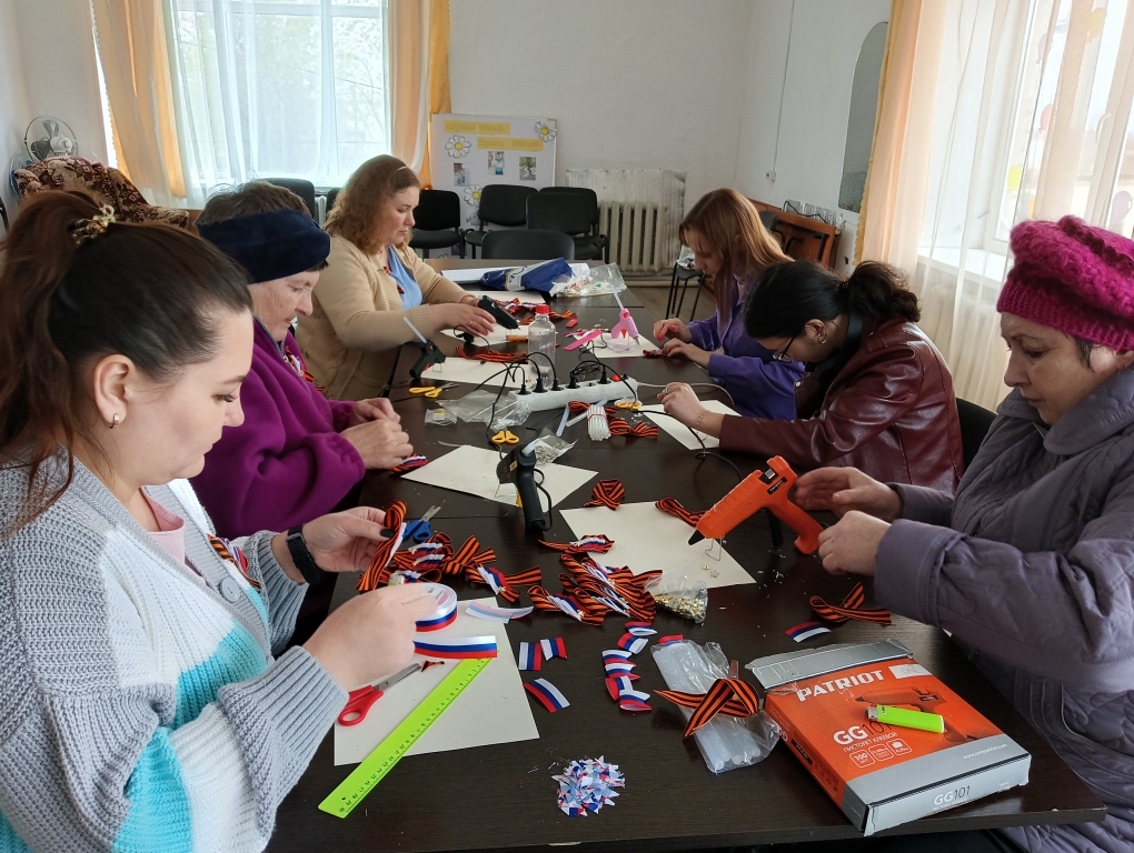 Изготовление броши "Георгиевская ленточка"