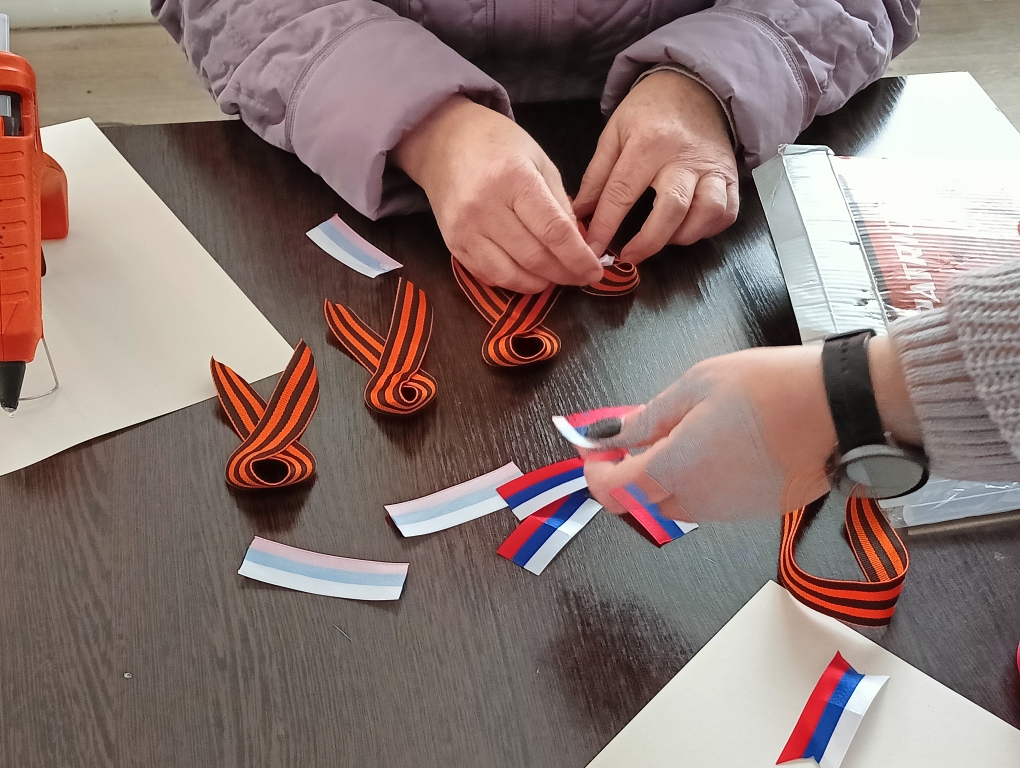 Изготовление броши "Георгиевская ленточка"