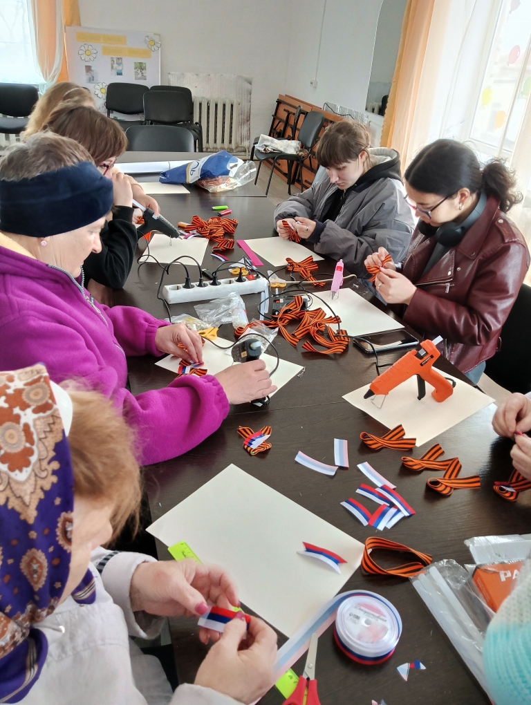Изготовление броши "Георгиевская ленточка"
