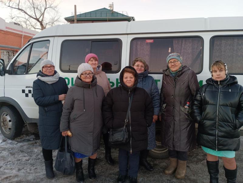 Поездка в Курганскую филармонию посвященный «день матери» 