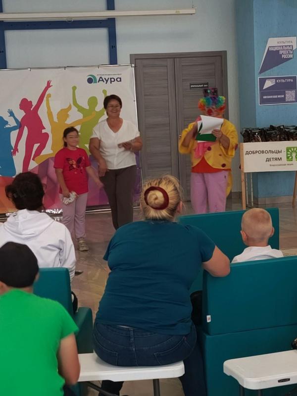 Вручение подарочных сертификатов школьникам