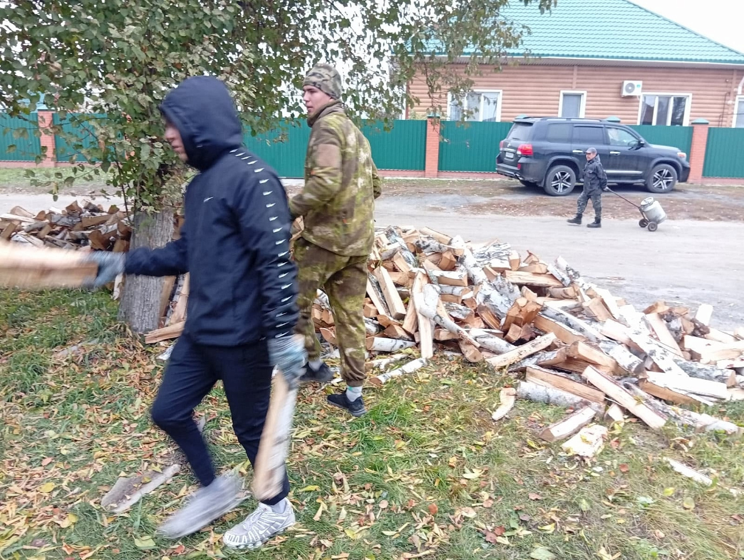 Студенты оказали помощь