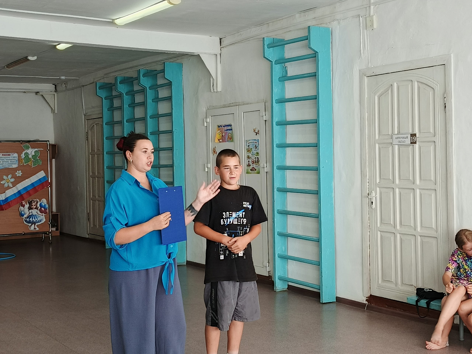 ПУСТЬ ЛЕТО ЗНОЙНОЕ СМЕЕТСЯ