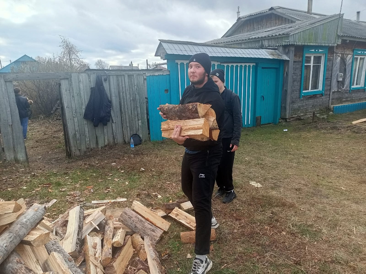 Помощь людям старшего поколения