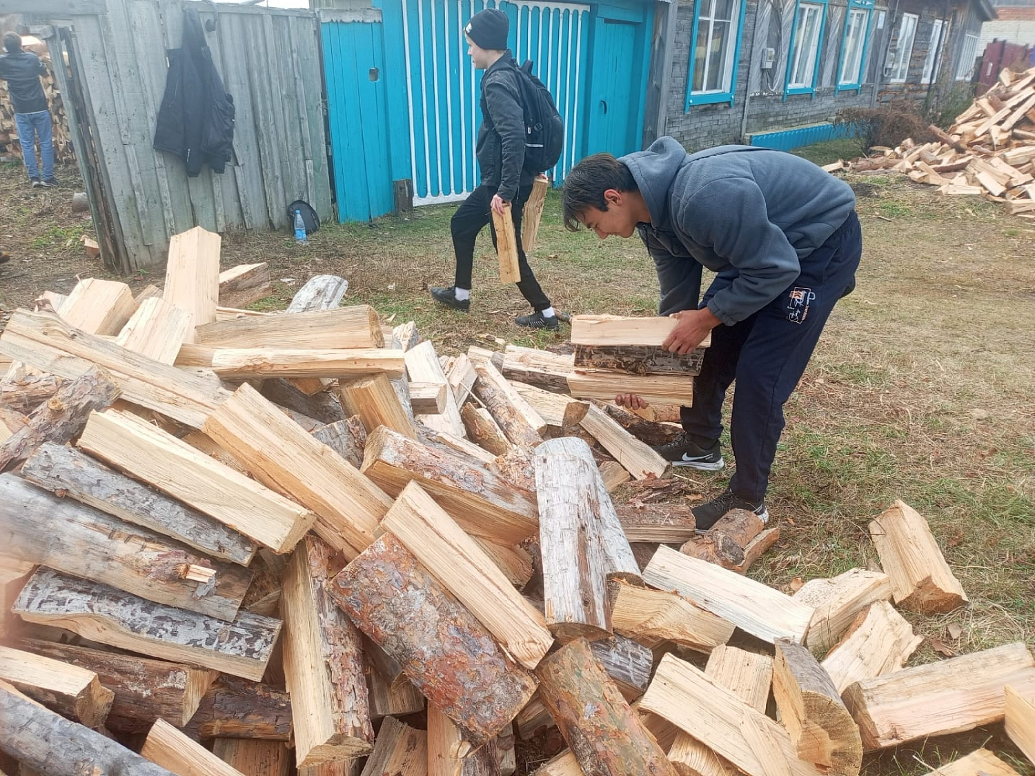 Помощь людям старшего поколения