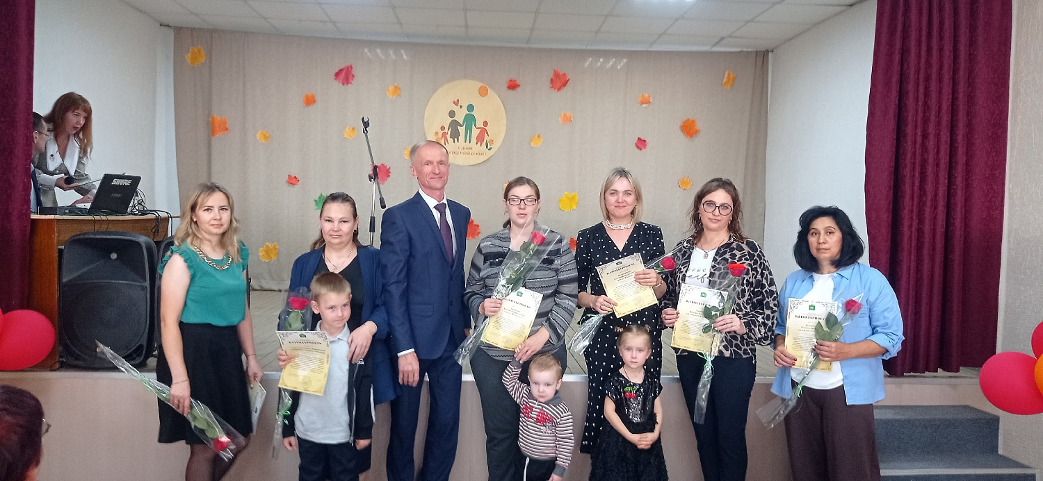 «В Куртамышском муниципальном округе отметили День многодетной семьи»